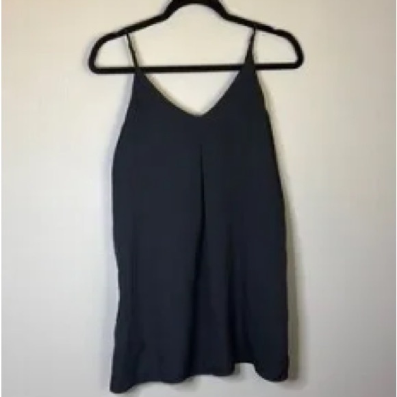 Dresses & Skirts - Black Sleeveless V-Neck Top